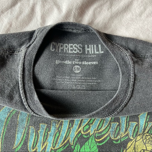 Crop Top distressed looking grey/roses S/M - Picture 4 of 5